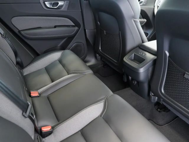 Volvo XC60 AWD Dark Plus