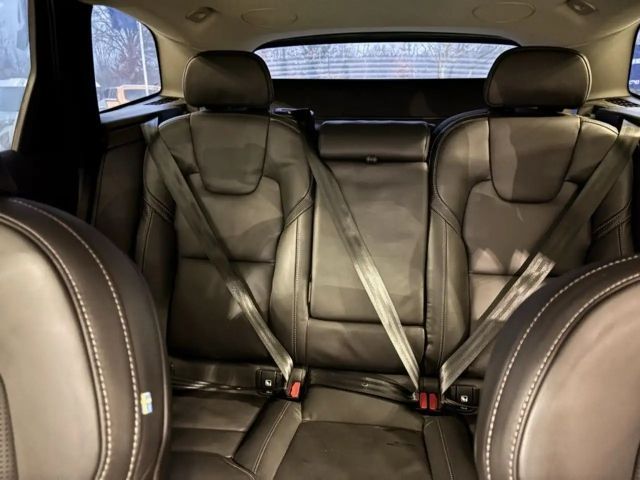 Volvo XC60 AWD Dark Plus