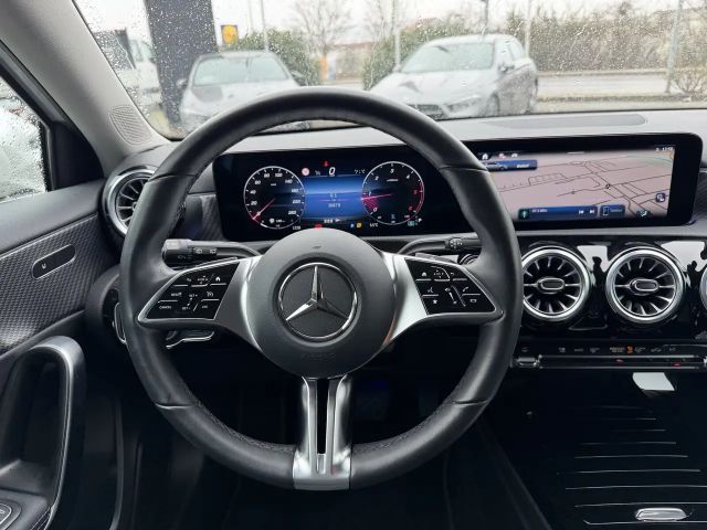 Mercedes-Benz A 180 A 180 d