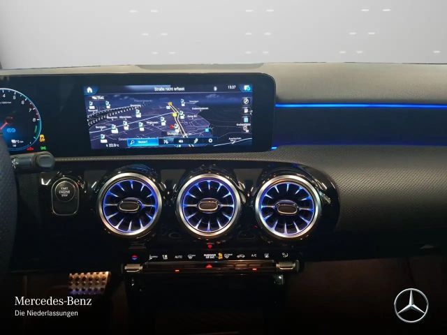 Mercedes-Benz A 250 A 250 e AMG Line