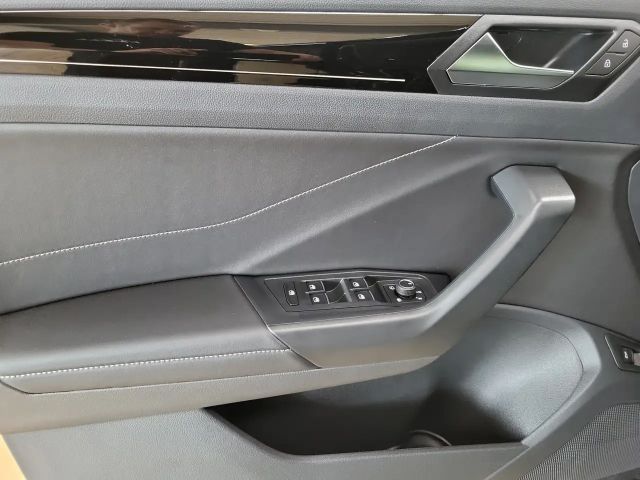 Volkswagen T-Roc 1.5 TSI DSG R-Line