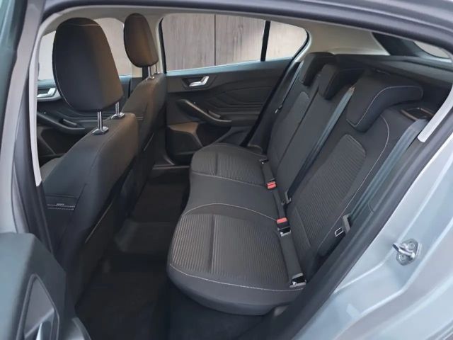 Ford Focus 1,0 125PS ACC/Kamera/LED/Navi/Winterp.     **