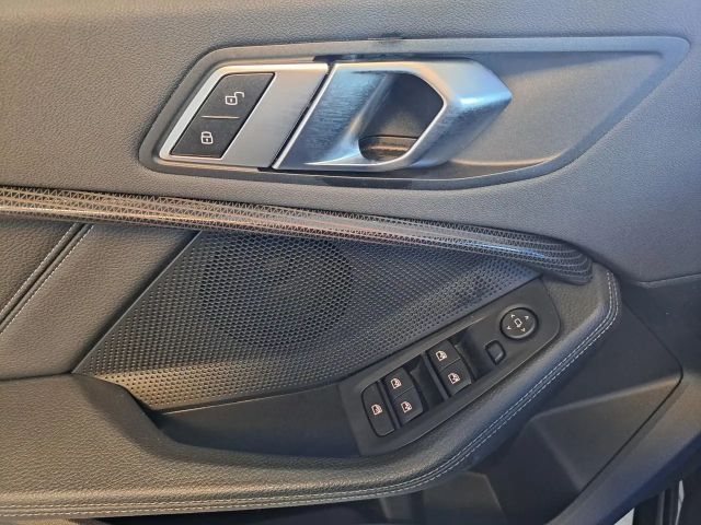 BMW 118 118i Luxury Line Sedan