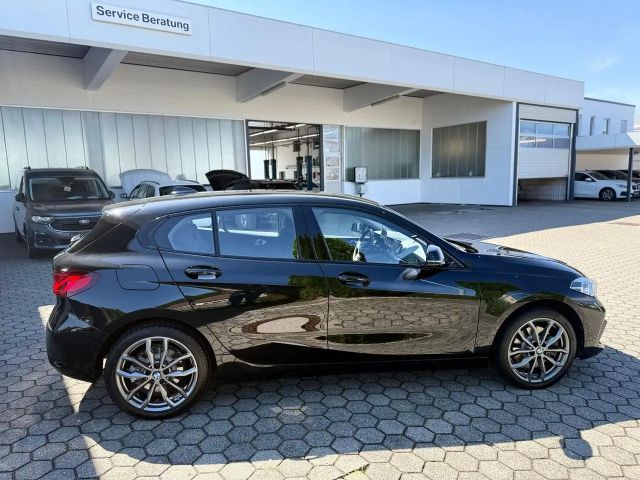 BMW 120 120i Sedan Sport Line
