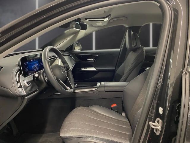 Mercedes-Benz E 200 Sedan