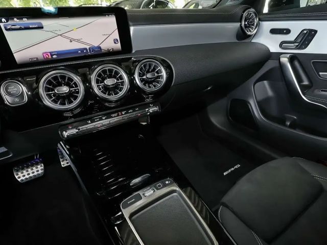 Mercedes-Benz CLA 200 AMG Line Coupé