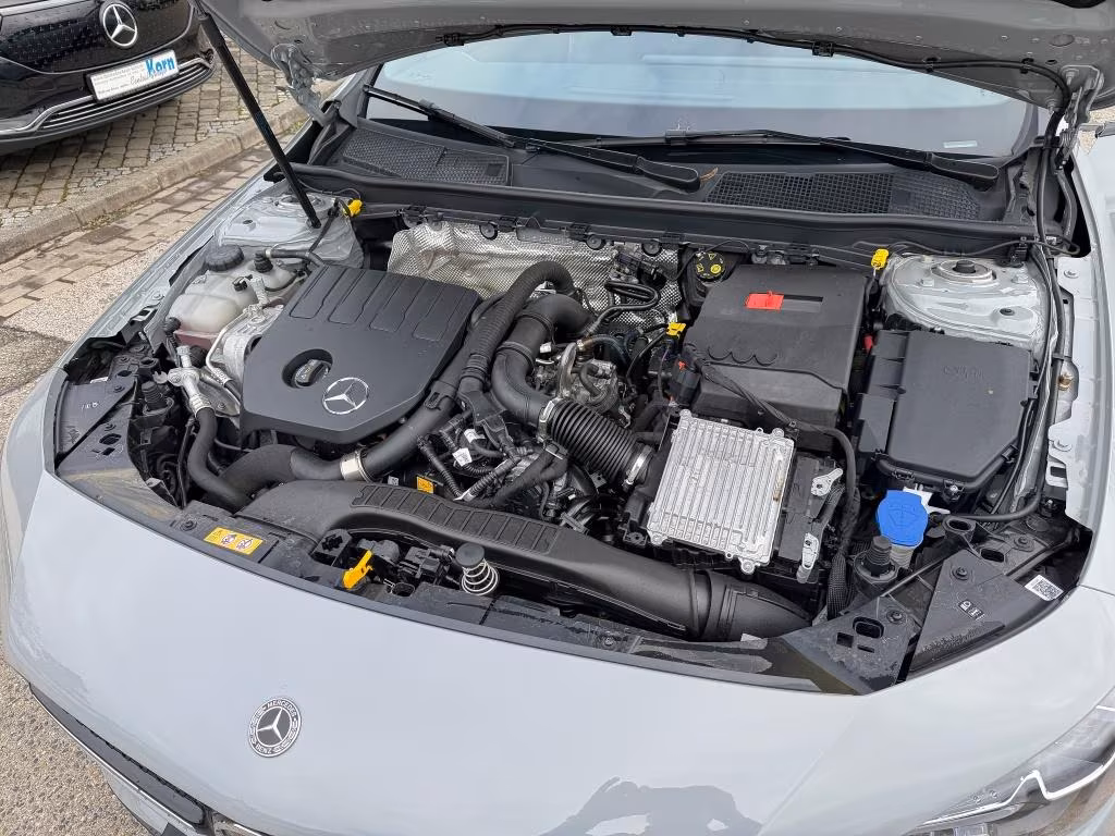 Mercedes-Benz CLA 200 AMG Line Sedan