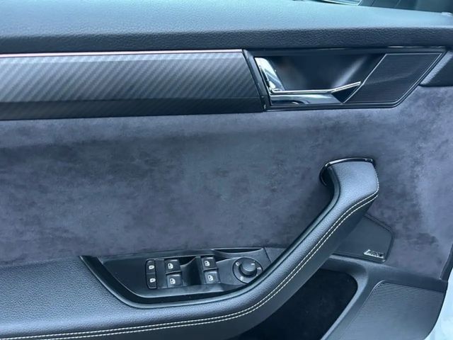 Skoda Superb 2.0 TDI Combi Sportline