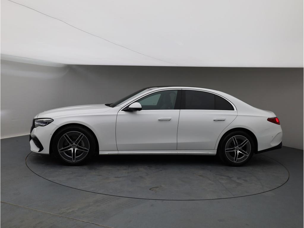 Mercedes-Benz E 220 AMG Line E 220 d Sedan