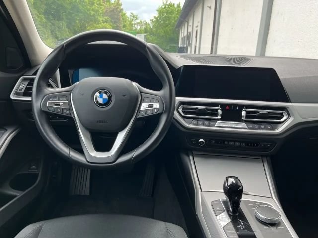 BMW 330 330i Advantage pakket Touring xDrive