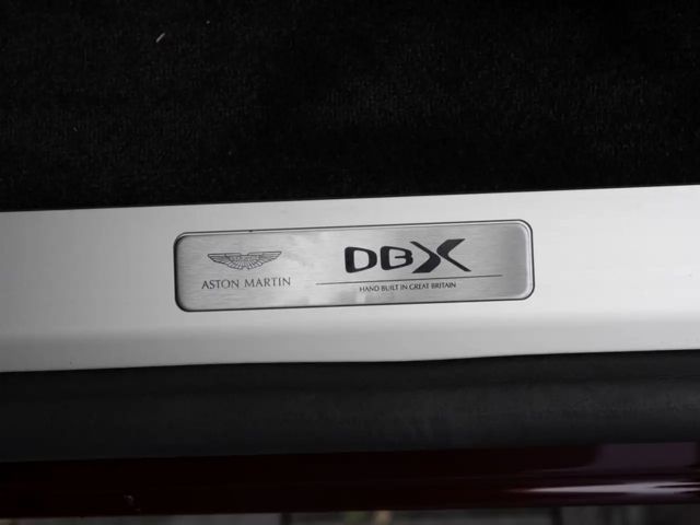 Aston Martin DBX 707