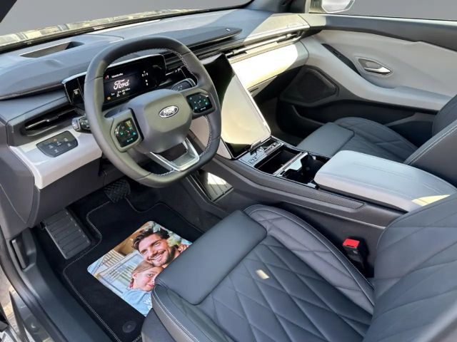 Ford Explorer Premium RWD