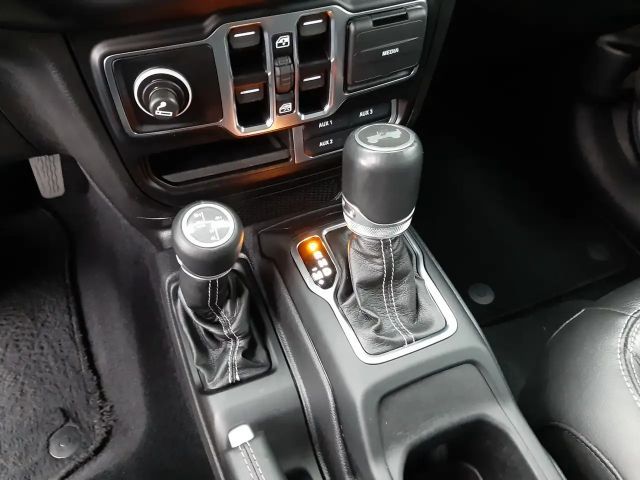 Jeep Wrangler Sahara