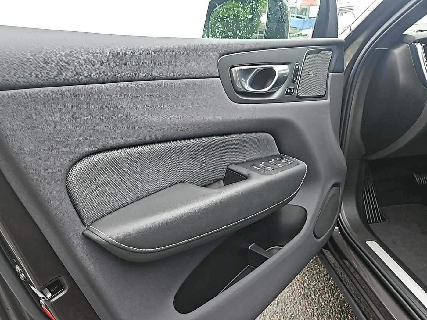 Volvo XC60 AWD Dark Plus T6