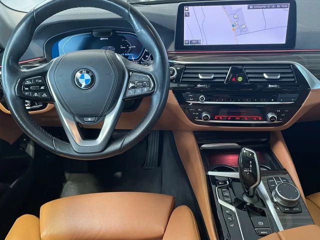 BMW 530 530e Sedan Touring