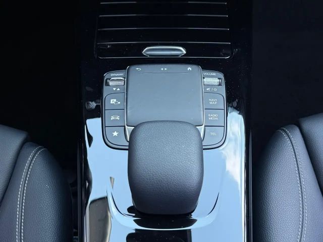 Mercedes-Benz CLA 200 °Shzg°Navi°TWA°Spur°RFK°BT