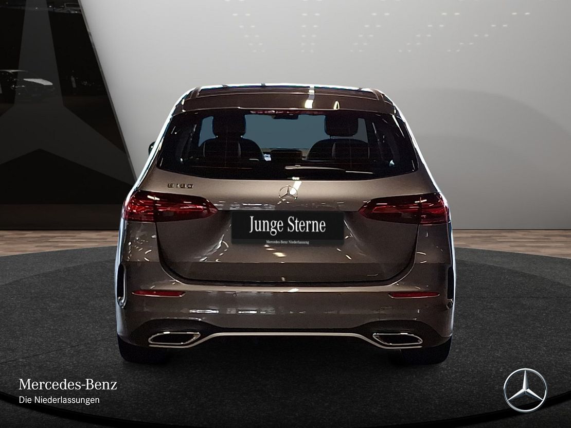 Mercedes-Benz B 180 AMG Line Sedan