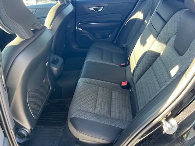 Volvo V60 Core Hybrid