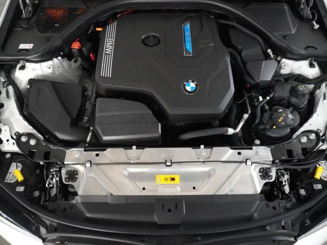 BMW 330 330e Sedan xDrive