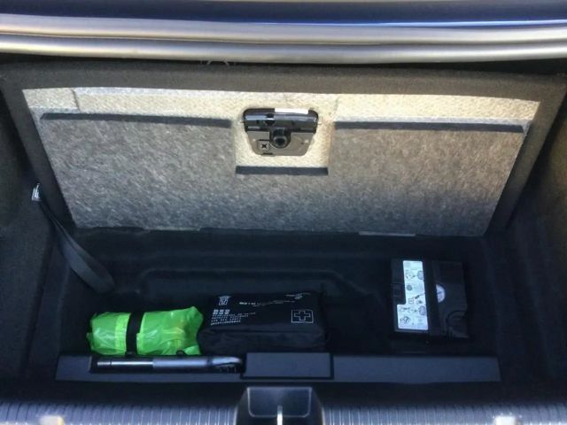 Mercedes-Benz EQE 300 Electric Art Sedan