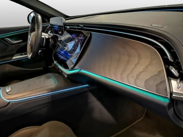 Mercedes-Benz E 200 AMG Line Sedan