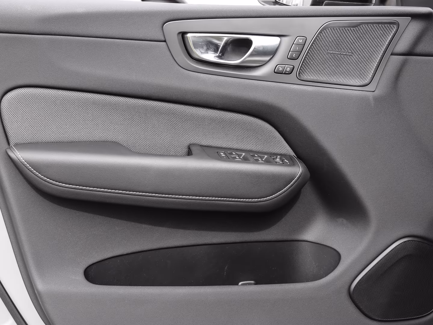 Volvo XC60 AWD Dark Plus Recharge T8