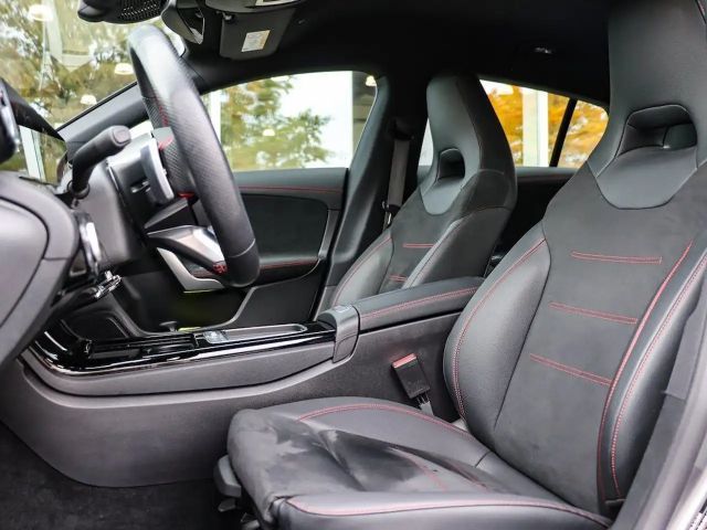 Mercedes-Benz CLA 200 AMG Line