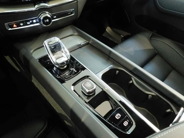 Volvo XC60 AWD Plus T8