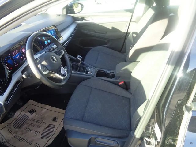 Volkswagen Golf Life Variant