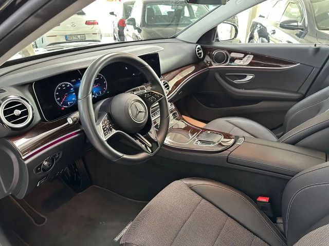 Mercedes-Benz E 220 4MATIC E 220 d Sedan