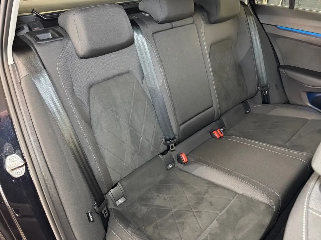 Volkswagen Golf 2.0 TDI DSG Style Variant