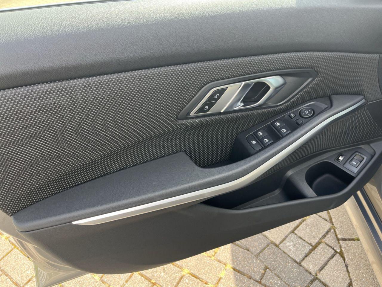 BMW 330 330e Sedan xDrive