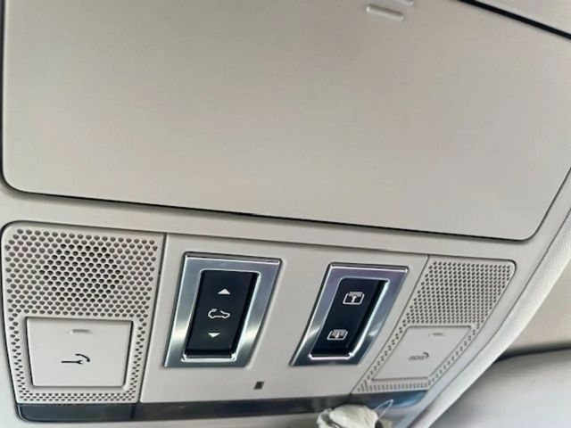 Land Rover Defender 110 D250