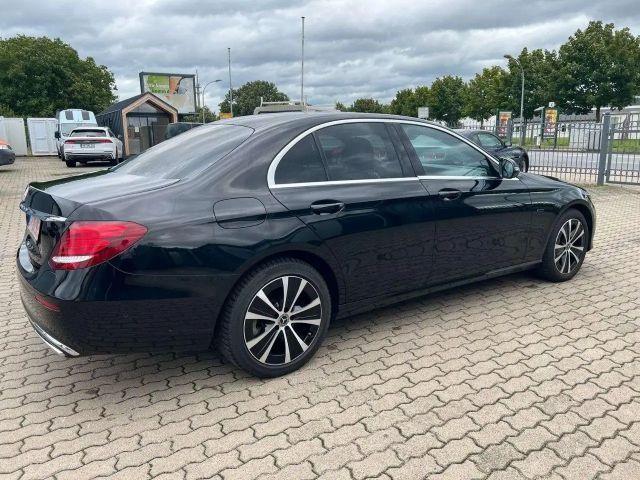 Mercedes-Benz E 300 E 300 e Sedan
