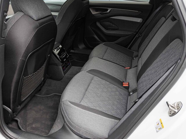 Audi A6 Avant Quattro S-Tronic