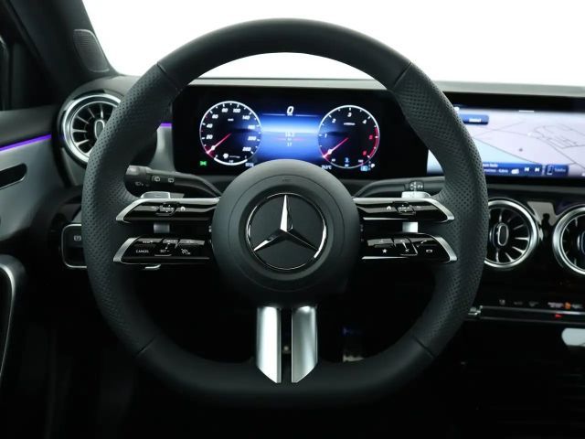 Mercedes-Benz A 220 A 220 d AMG Line