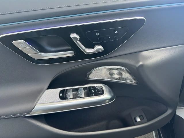 Mercedes-Benz E 220 4MATIC E 220 d Sedan