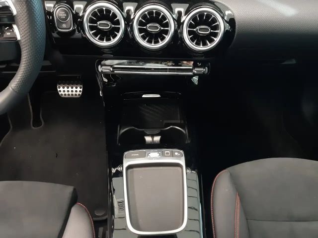 Mercedes-Benz CLA 200 AMG Line