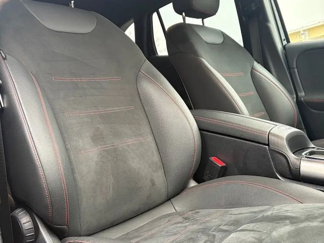 Mercedes-Benz GLA 200 AMG Line GLA 200 d