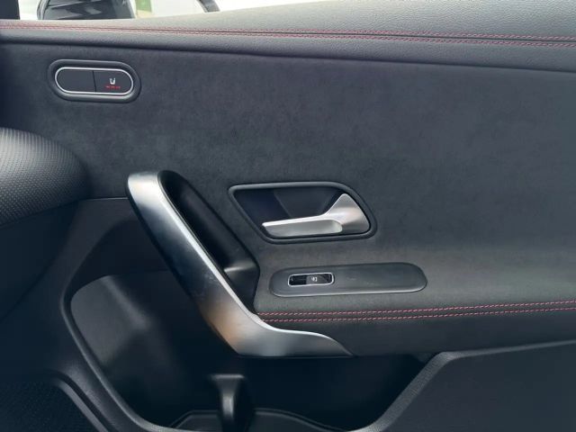 Mercedes-Benz CLA 200 AMG Line Coupé Sedan