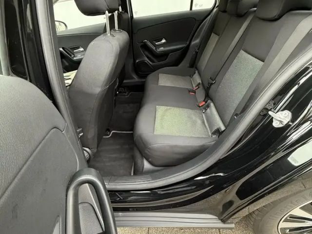 Mercedes-Benz A 180 A 180 d