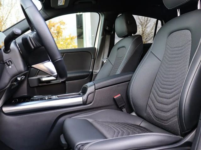 Mercedes-Benz GLA 180 ProgressiveAdvanced/AHK/Kamera/LED/Night