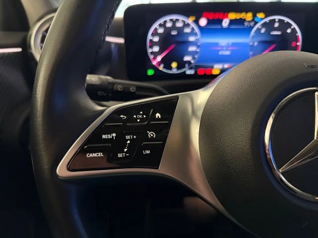 Mercedes-Benz A 180 A 180 d