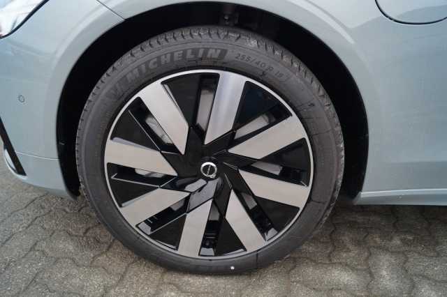 Volvo V90 AWD Dark Plus T6