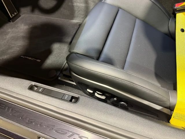 Porsche 992 4 Cabrio GTS Targa