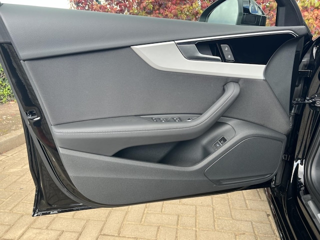 Audi A4 35 TFSI Avant S-Tronic