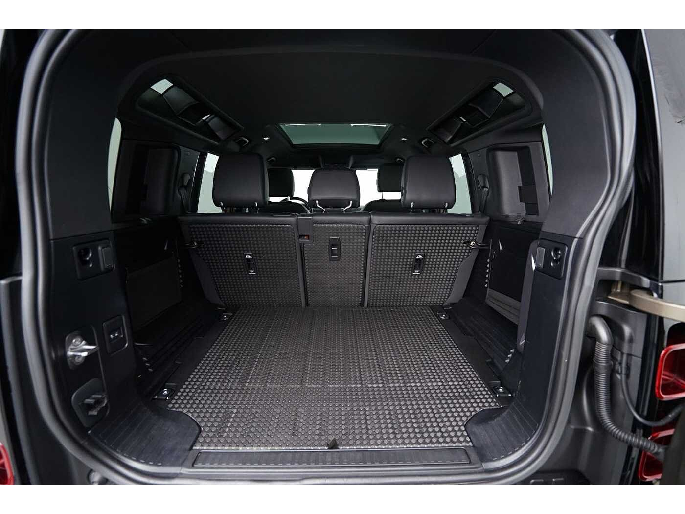 Land Rover Defender 110 Dynamic SE