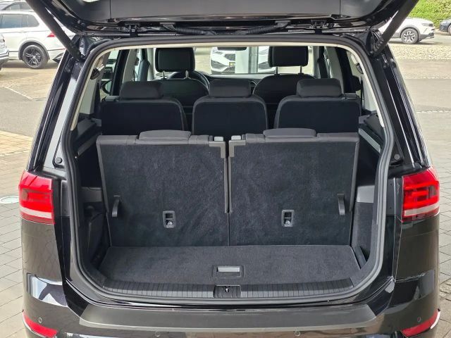 Volkswagen Touran 1.5 TSI DSG IQ.Drive R-Line