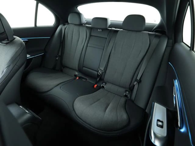 Mercedes-Benz E 200 Sedan