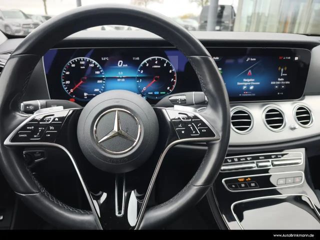 Mercedes-Benz E 200 Sedan